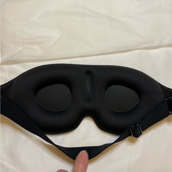 NWOT Unbranded black sleep mask - Picture 2 of 3